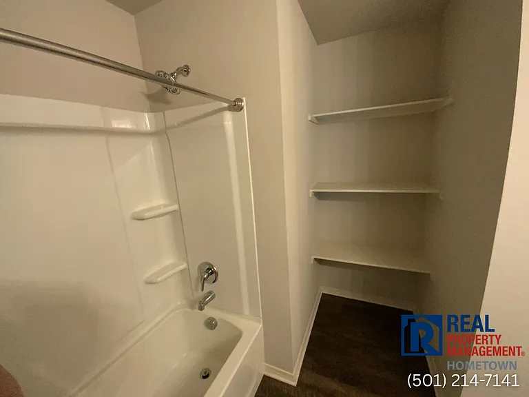 41 Winter Valley Cv — Photo 17