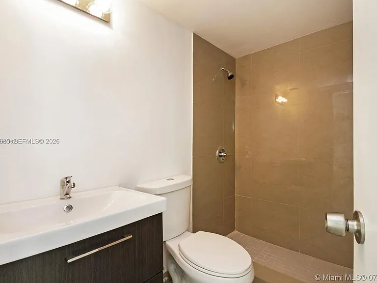 7545 E Treasure Dr #2H — Photo 15