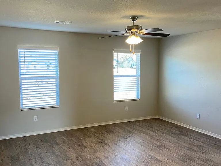 2509 Grand Ln — Photo 7