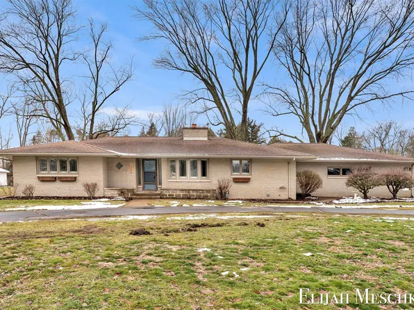 296 Henry St, Coopersville, MI 49404