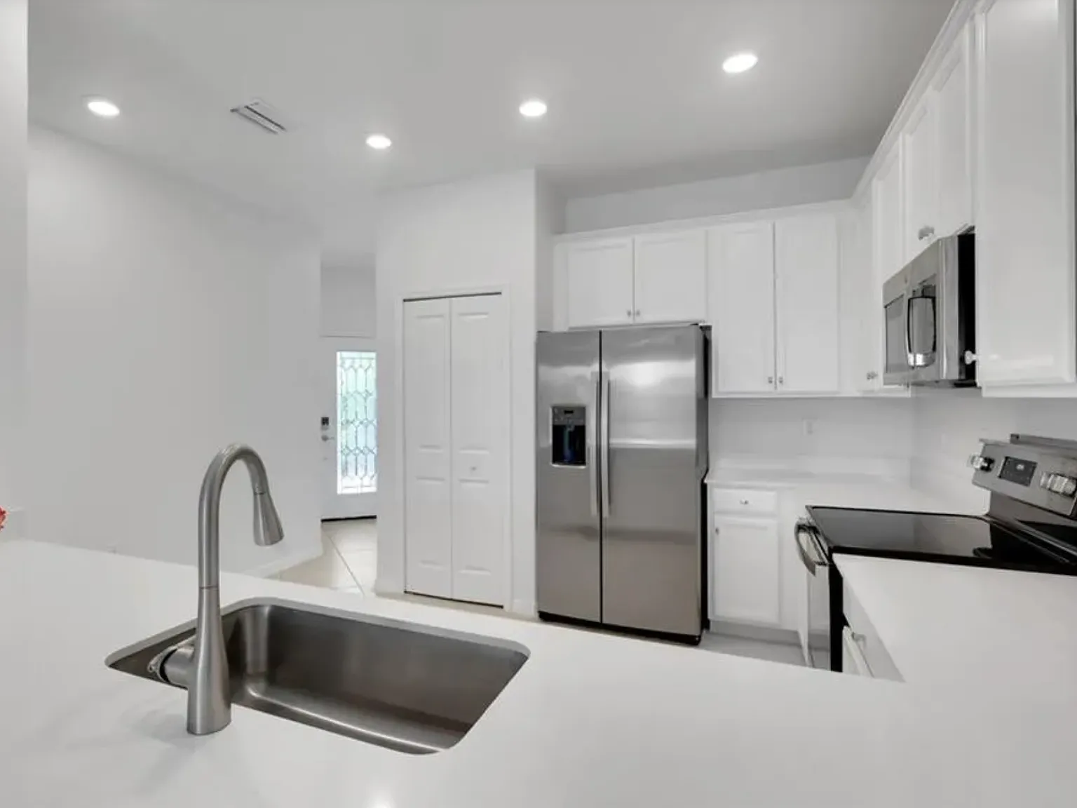 3 bed, 1600 sqft, $2,495 — Photo 2