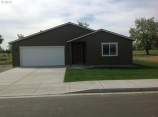 935 Barton Loop, Umatilla, OR 97882