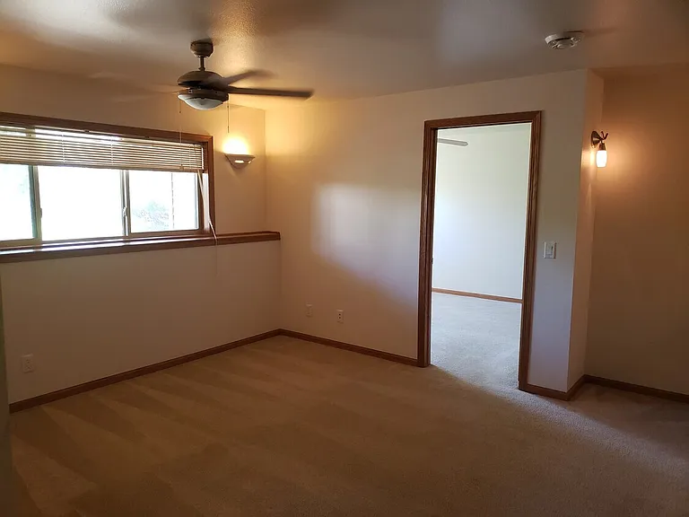 105 E School Rd — Photo 10