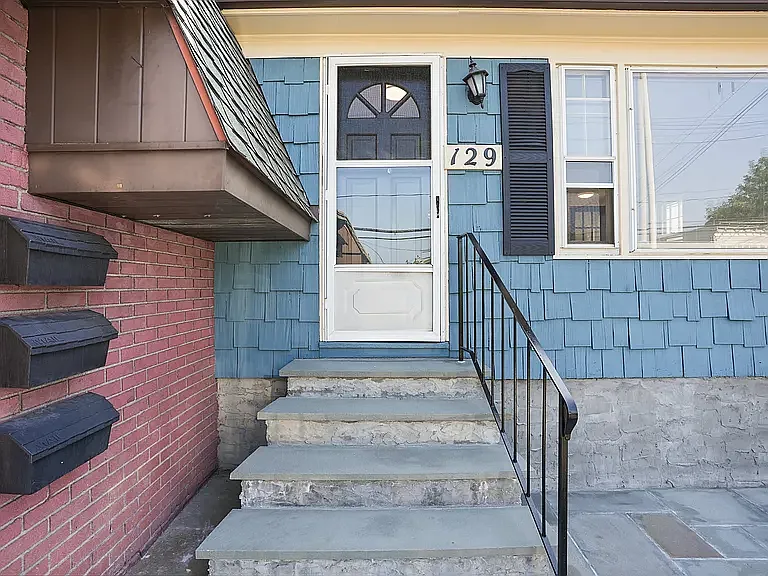 3 bed, 1100 sqft, $3,500 — Photo 2
