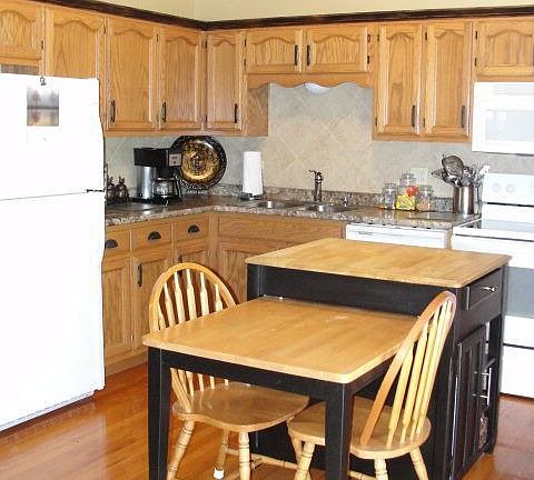 4th image of 2735 Deardane Dr