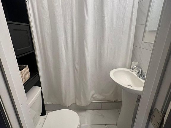 3rd image of 335 NE 35th St #335