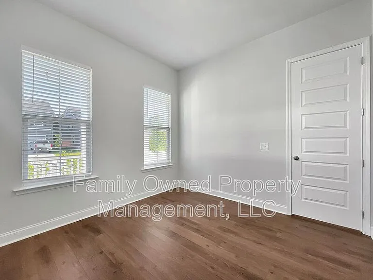 420 W Respite Ln — Photo 8