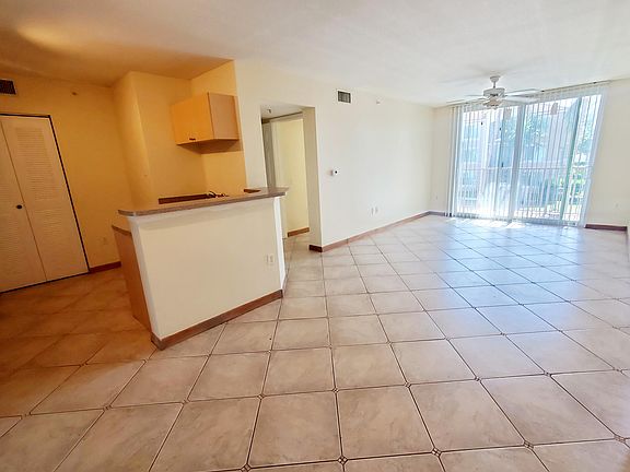 4th image of 111 Villa Cir #111