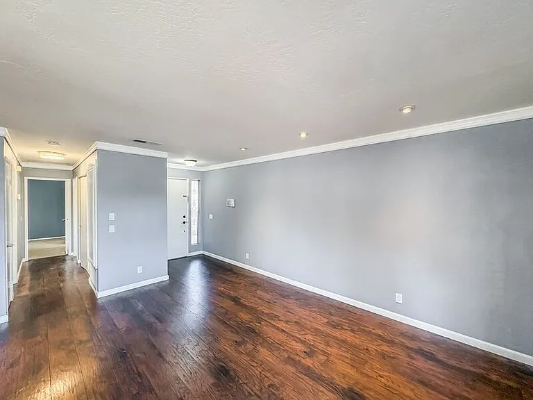 1020 Grape St — Photo 3