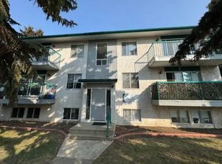 5604 50th Ave #103, Innisfail, AB T4G1B5