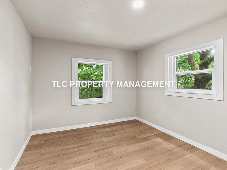 227 S 6th St — Photo 1