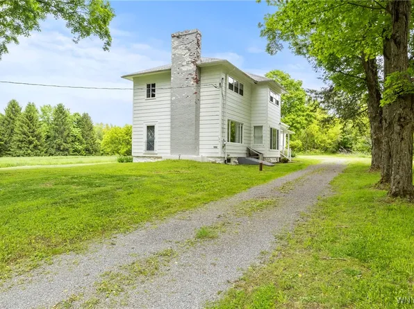 1822 Grover Rd, East Aurora, NY 14052