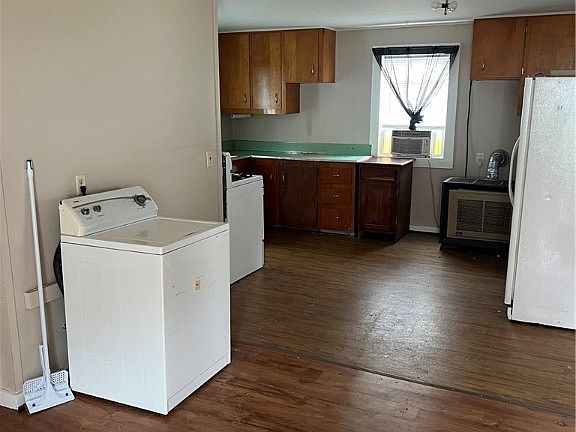 3rd image of 408 1st St