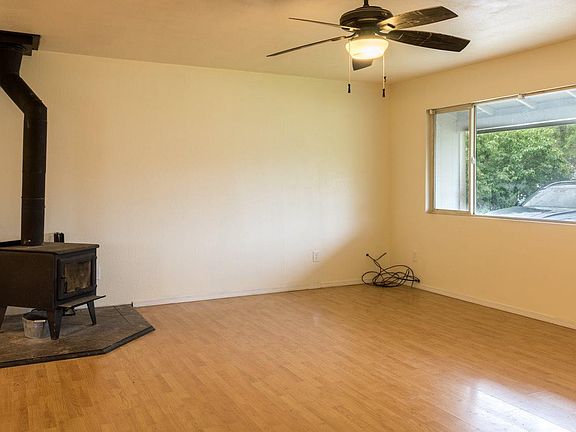 2nd image of 709-955 Tamarack St