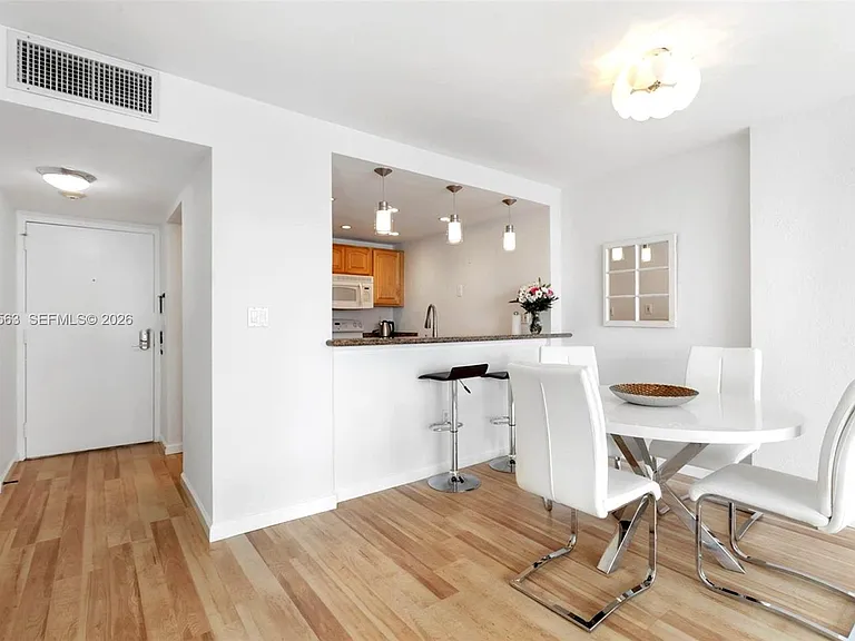 600 NE 36th St #1717 — Photo 6