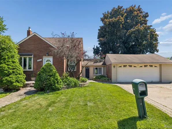 679 Moran Ave, Lincoln Park, MI 48146