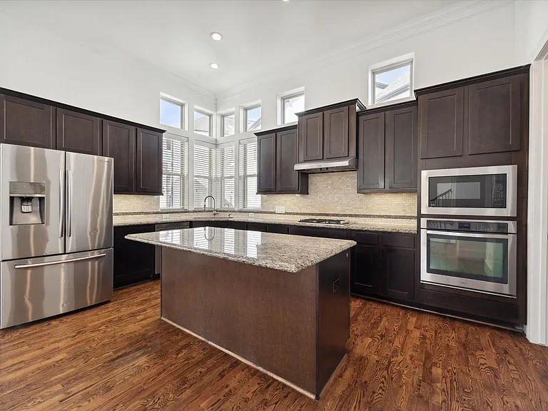 9632 Kings Cross Sta — Photo 5