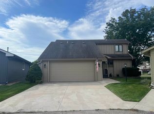 2952 SW Woodstock Ln, Topeka, KS 66614