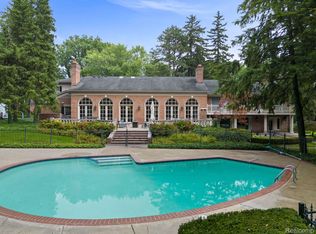 571 Edgemere Ct, Bloomfield Hills, MI 48304