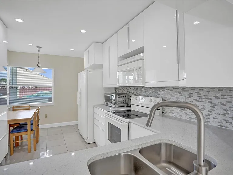11529 SW 133rd Ter — Photo 6