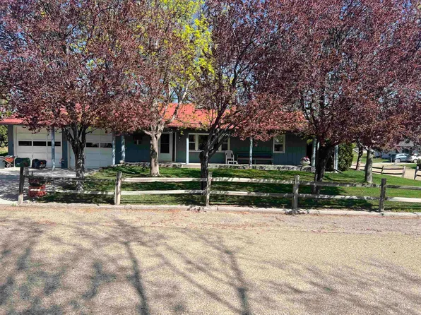 1004 N B St, Parma, ID 83660