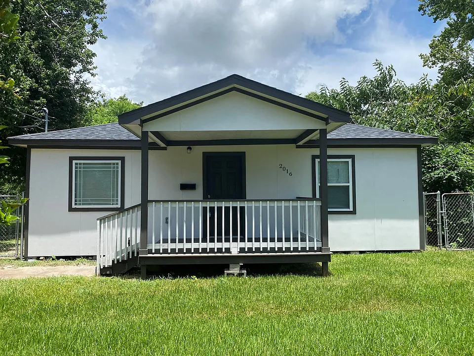 2016 Magnolia Dr