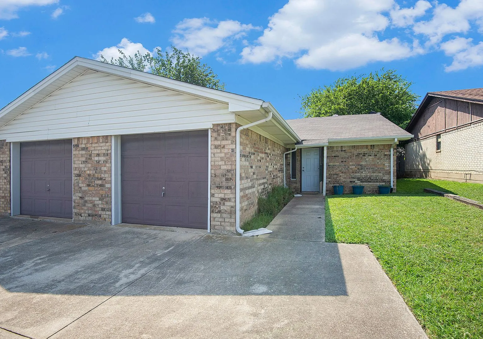 2 bed 1 bath 1/2 Duplex in South Fort Worth! — Photo 2