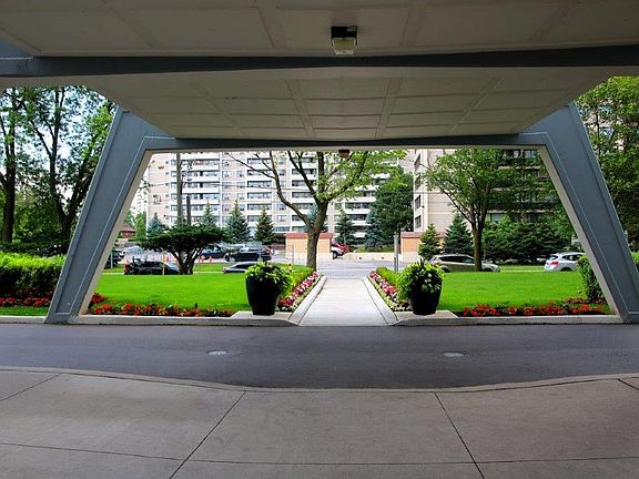5th image of 35 Esterbrooke Ave