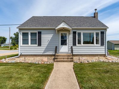 902 Clinton St, Grand Mound, IA, 52751