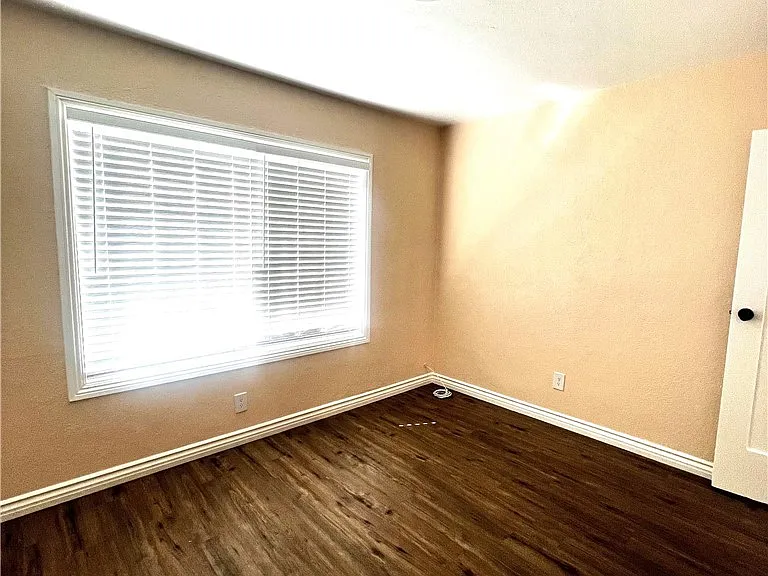 2149 Greenfield Ave — Photo 18