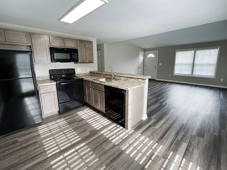 Woodhills Apartments — Photo 67