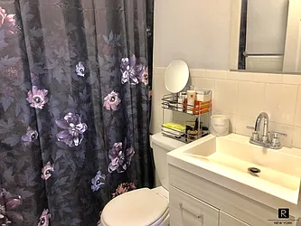 Rented by R New York