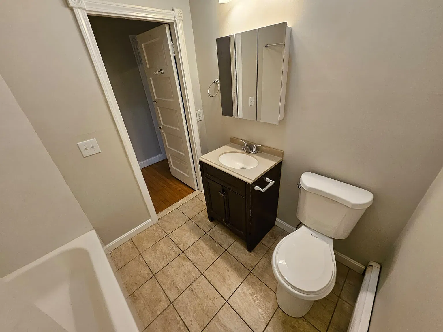 3 bed, 1300 sqft, $2,150 — Photo 4