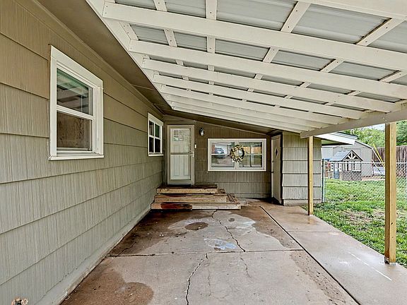 4th image of 1300 E Cloverdale Dr