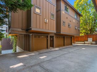 921 N 35th St APT B, Seattle, WA 98103