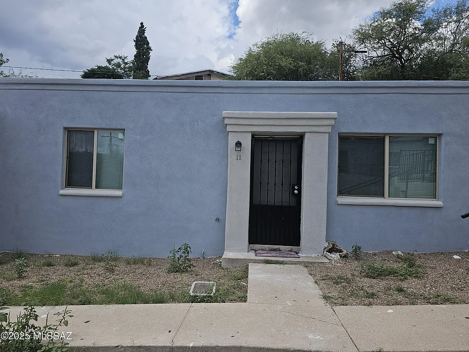 458 W Elm St #8