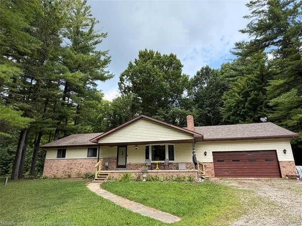 6100 Frith Rd, Saint Clair, MI 48079