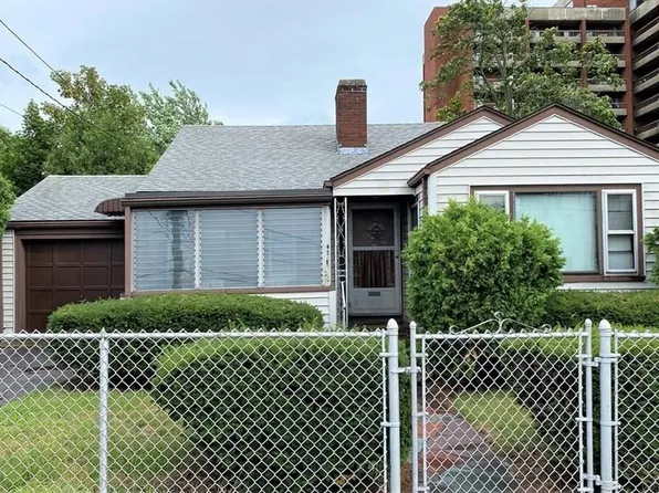 20 Chapman St, Quincy, MA 02170