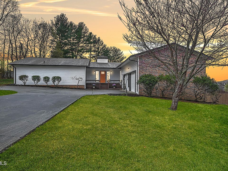 1st image of 409 Foxcroft Dr