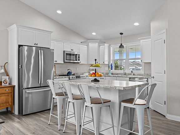 4th image of 105 Zacharey Ct