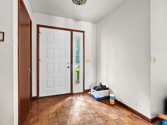 4th image of 9856 Oak Forest Cir