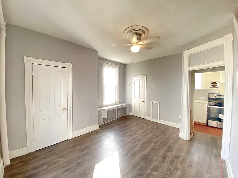 509 E 41st St #2S — Photo 10
