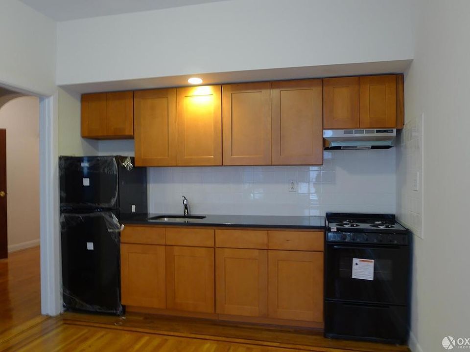 1st image of 4556 42nd St APT 3E