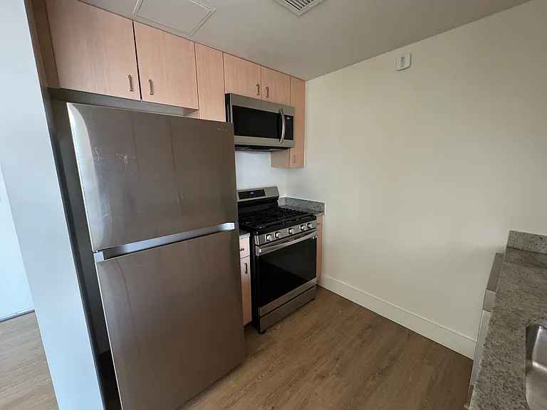 510 W 52nd St #10B — Photo 3