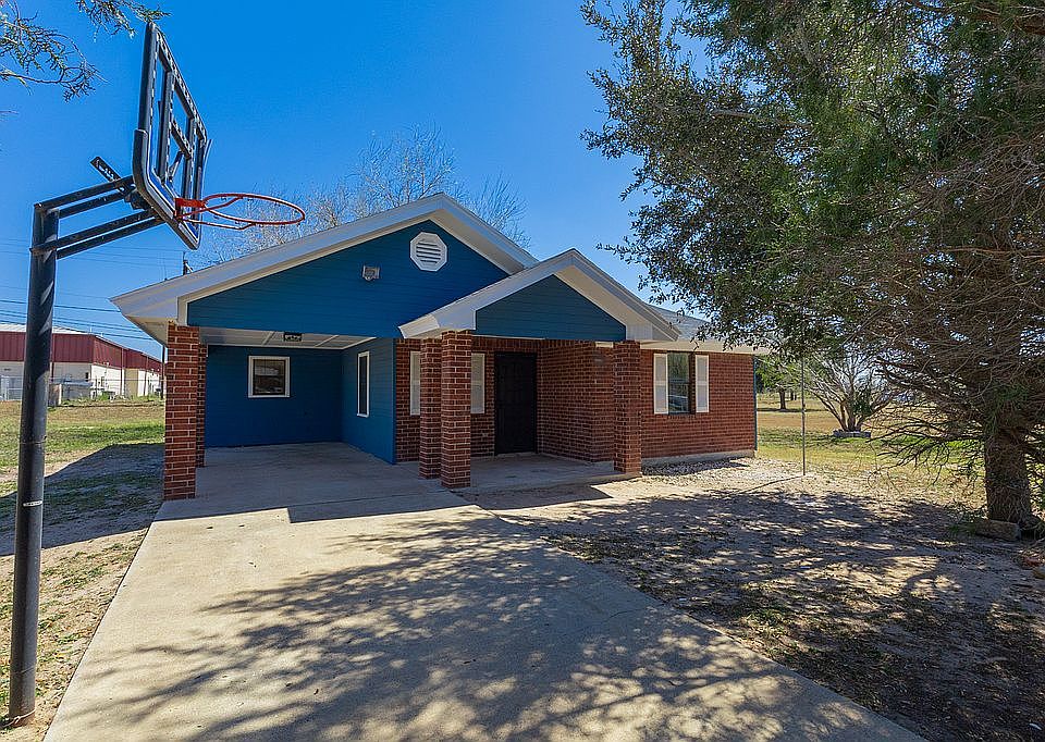 1st image of Amando St