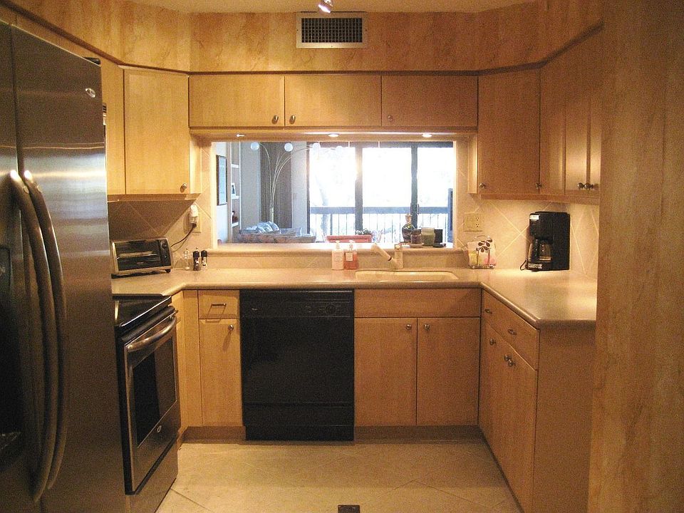 2nd image of 2413 Bayshore Blvd Unit 403