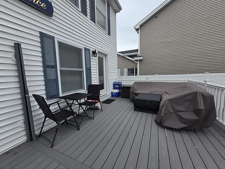 326 Long Sands Rd #B — Photo 2