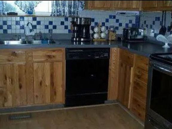 4th image of 835 Coal Creek Cir