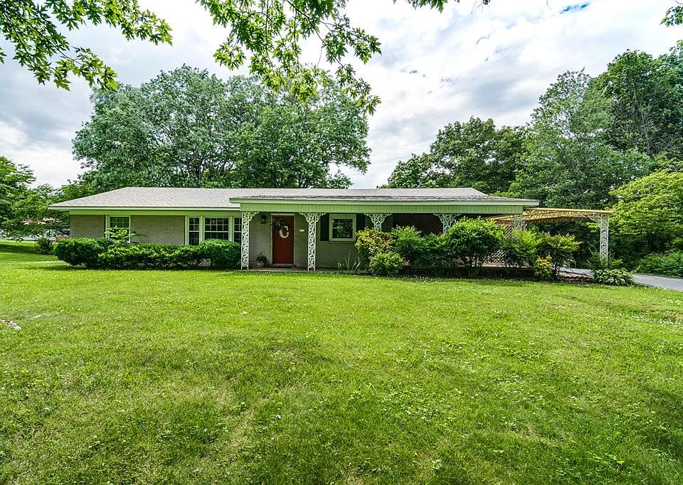 1st image of 747 Clover Hill Dr