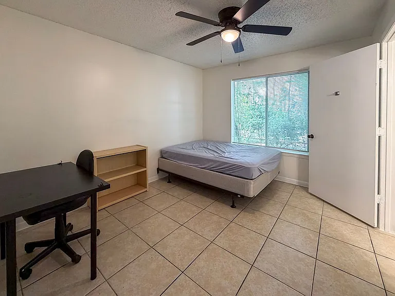 3921 SW 34th St #301 — Photo 7